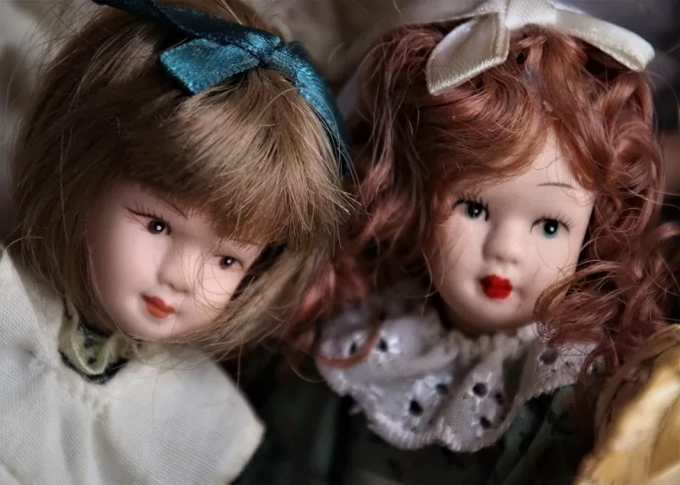 Apa itu Spirit Doll Boneka yang Sangat Populer di Kalangan Artis Indonesia