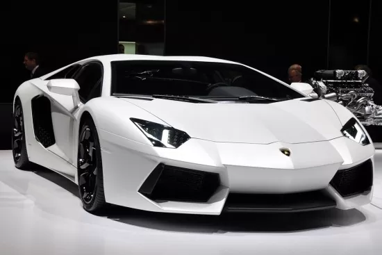 mobil mewah di indonesia dan pemiliknya - Lamborghini Aventador