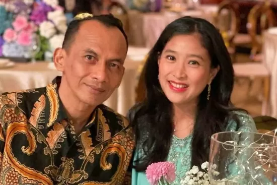 artis indonesia yang menikah dengan orang biasa - Olivia Zalianty