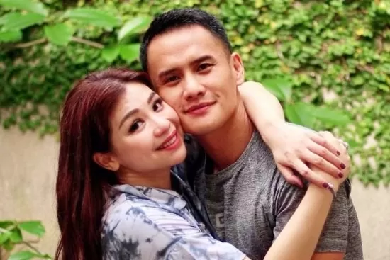 artis indonesia yang menikah dengan orang biasa - Choky Sitohang