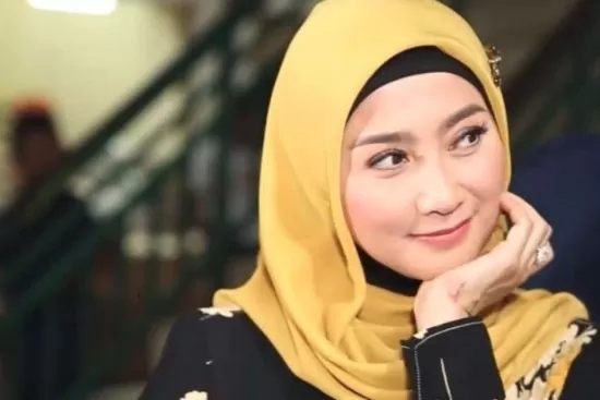 artis indonesia tahun 80an - Desy Ratnasari