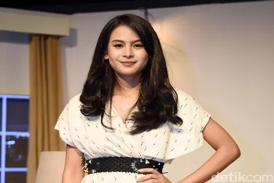 Sekumpulan Artis Indonesia yang Introvert Namun Jago Tampil di Depan Publik - Maudy Ayunda